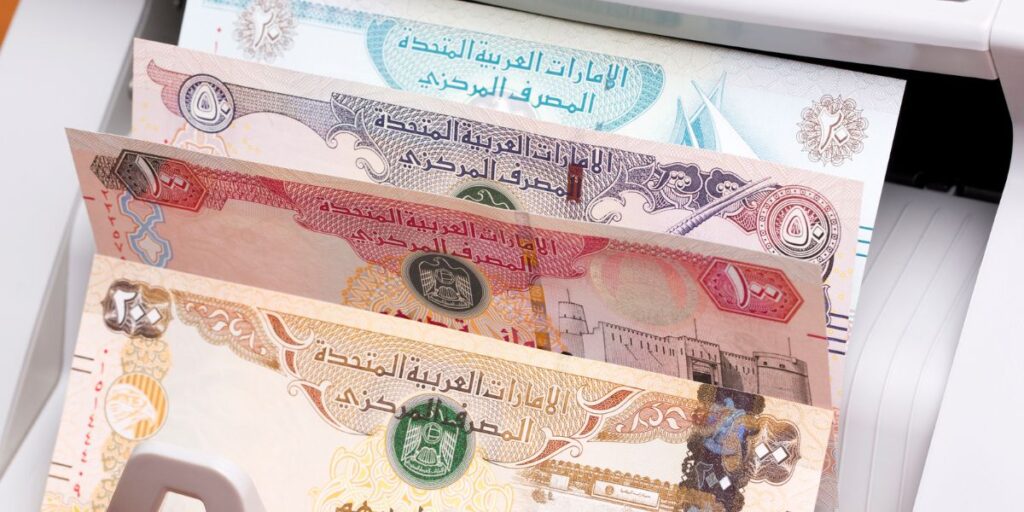 دليل شامل لاختيار ماكينة عد النقود المناسبة لاحتياجاتك